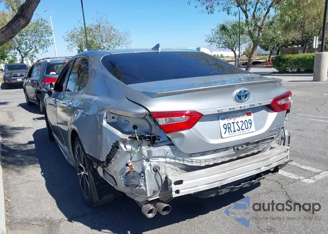 2020 Toyota Camry Se Hybrid z USA, uszkodzony, nr VIN 4T1J31AK2LU535907